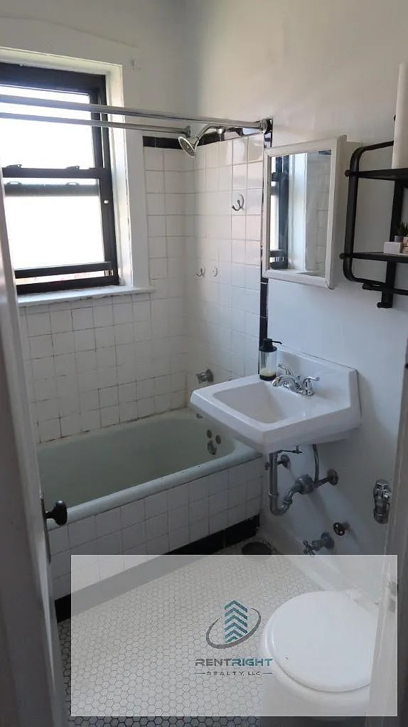 Studio, 1.0 bath, 550 sqft, $1,300 — Photo 3