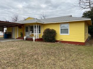 102 10th St, Comanche, TX 76442