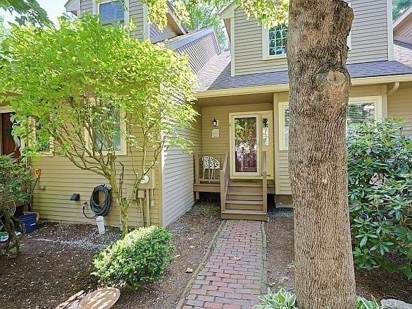 1st image of 6 Rosewood Ln