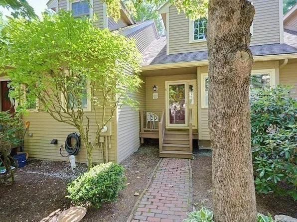 6 Rosewood Ln, Hopkinton, MA 01748