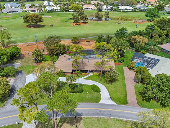 2nd image of 320 N Country Club Drive