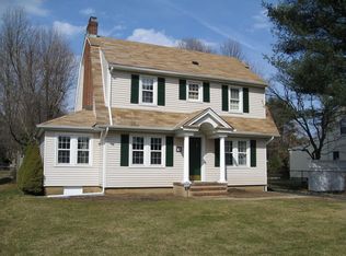 84 Calvin Ave, Syosset, NY 11791