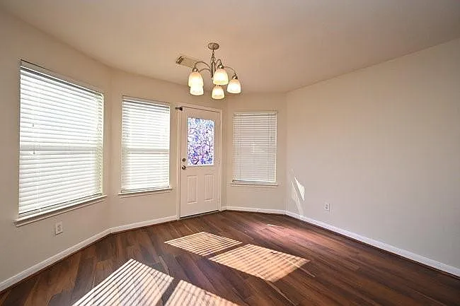 9403 Coatsworth Dr — Photo 31