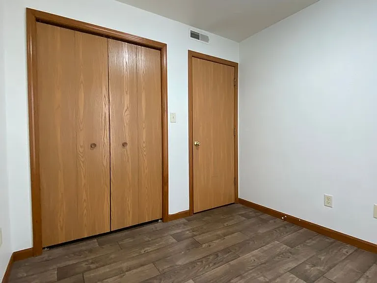 275 Woodridge Ct — Photo 15