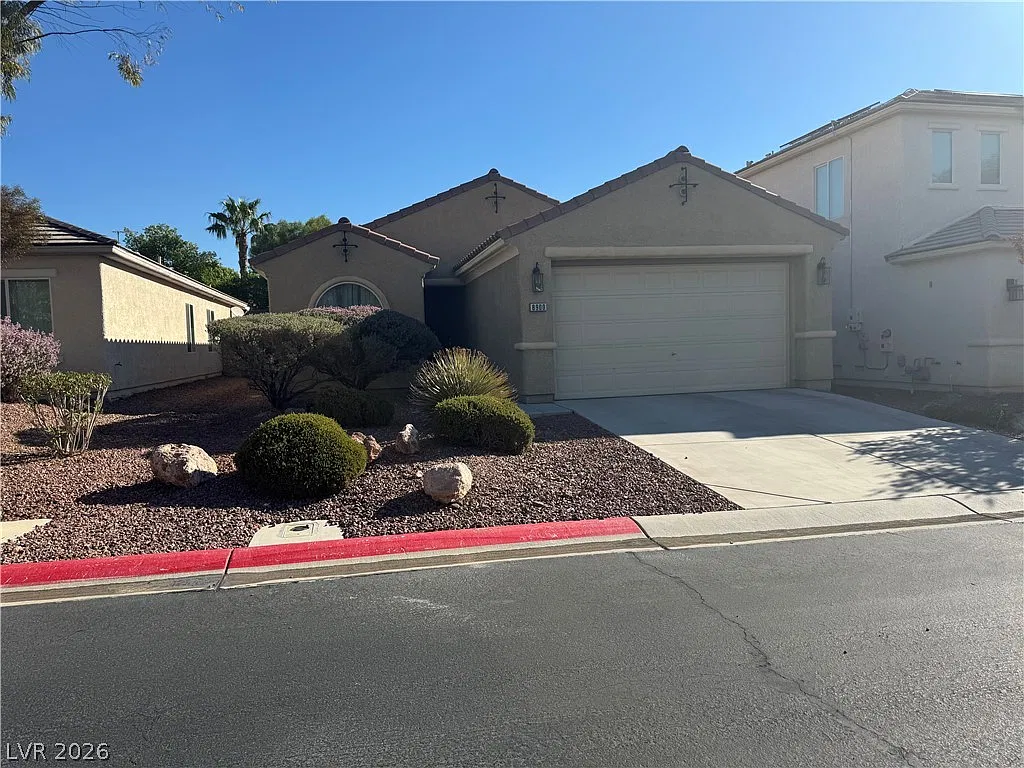3 bed, 2.0 bath, 1894 sqft, $2,200 — Photo 3