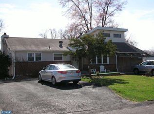 320 Maple St, Warminster, PA 18974