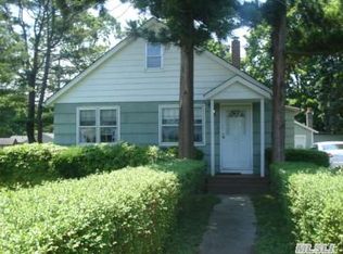 90 Hedges Rd, East Patchogue, NY 11772