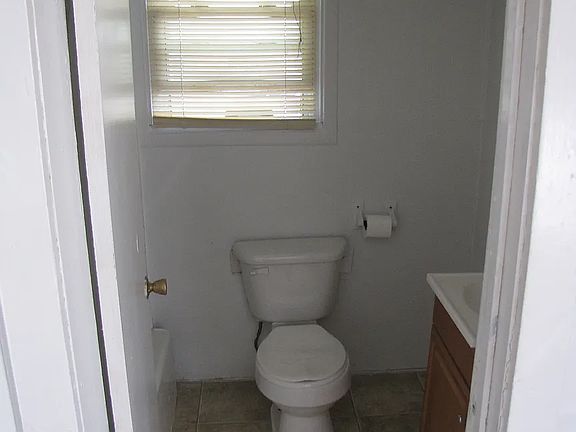 4th image of 16 Main St