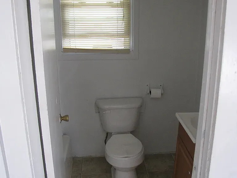 16 Main St — Photo 4