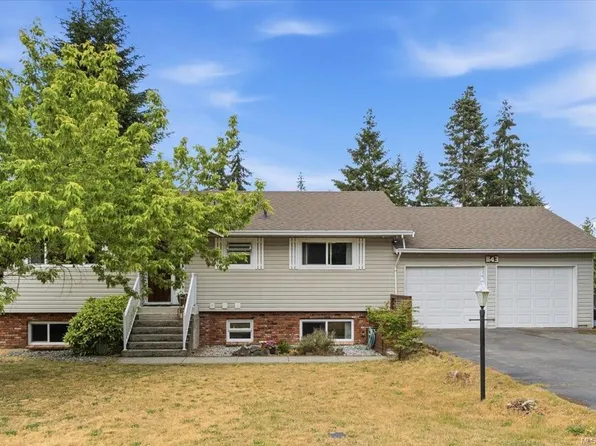 1143 3rd Ave, Ladysmith, BC V9G 1P8