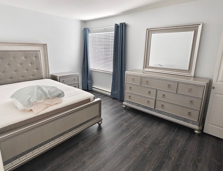 Surrey House for rent - 4 Bedrooms — photo 3