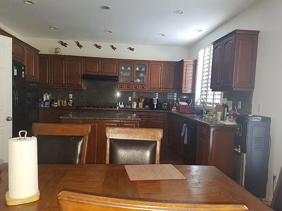 4th image of 2371 Taylor Ave