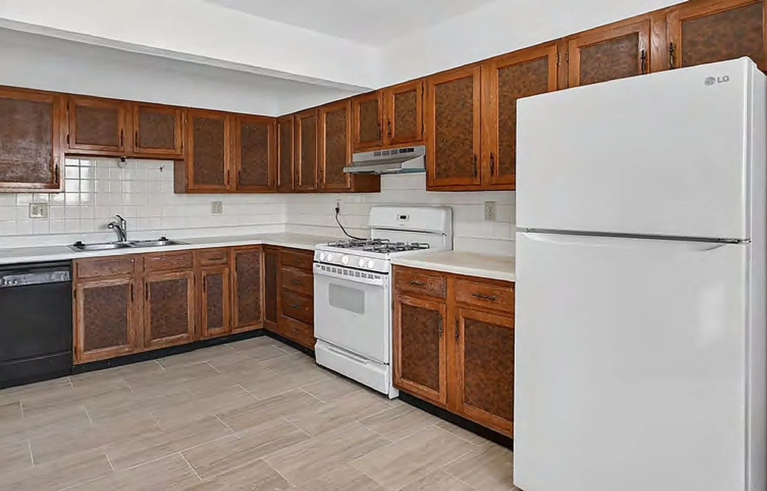 Anndell Park Apartments — Photo 2