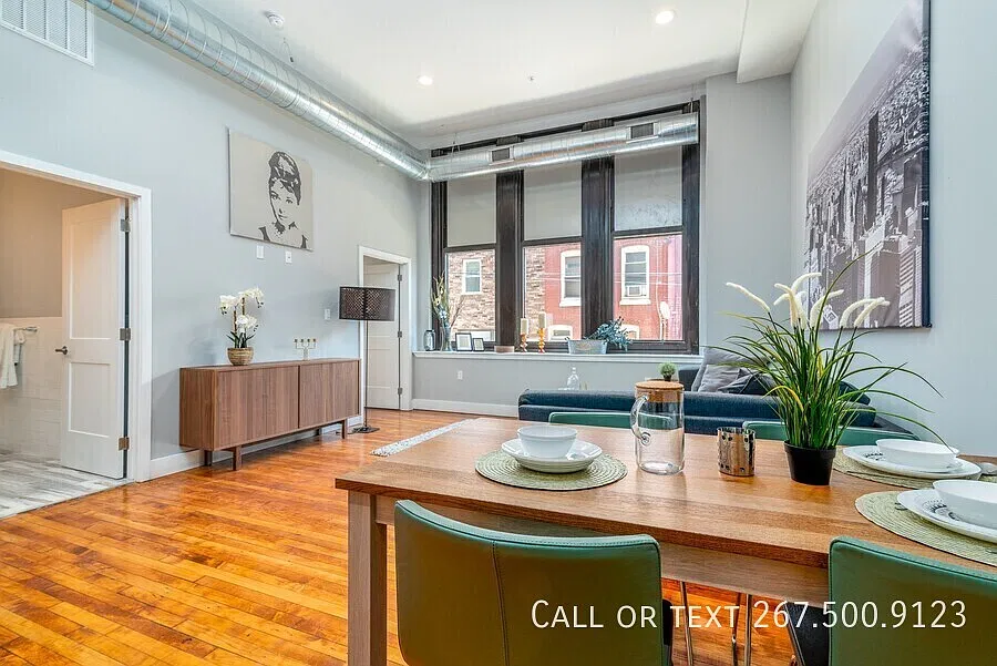 Awesome Location! Large Apartments. Roof Deck. Available 9/5! — Photo 2