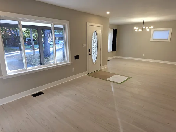 214 Oxford Pl, Saint Matthews, KY 40207