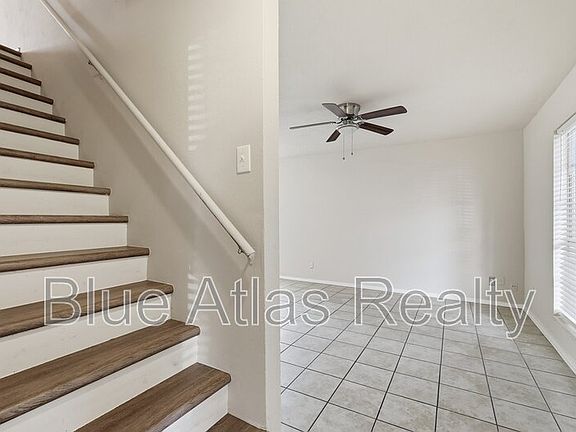 3rd image of 702 Skyline Dr