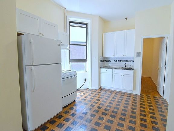 4th image of 646 W End Ave #1F