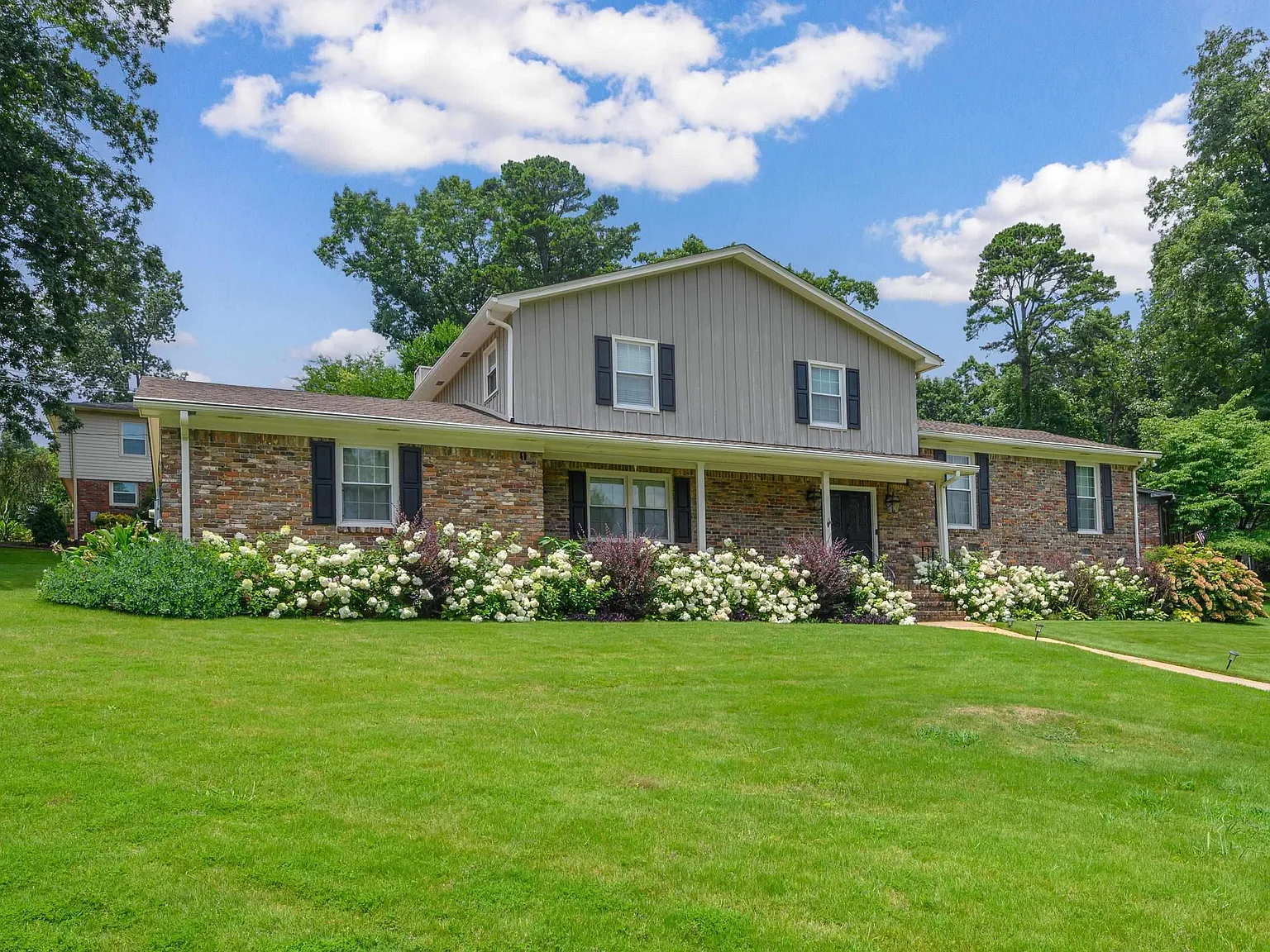 4 bed, 2.5 bath, $3,750 — Photo 2