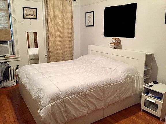 2nd image of 3033 32nd St APT 4D