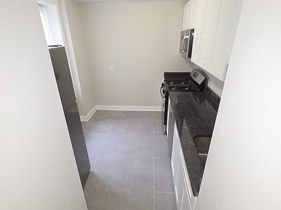 2nd image of 31 High St #25