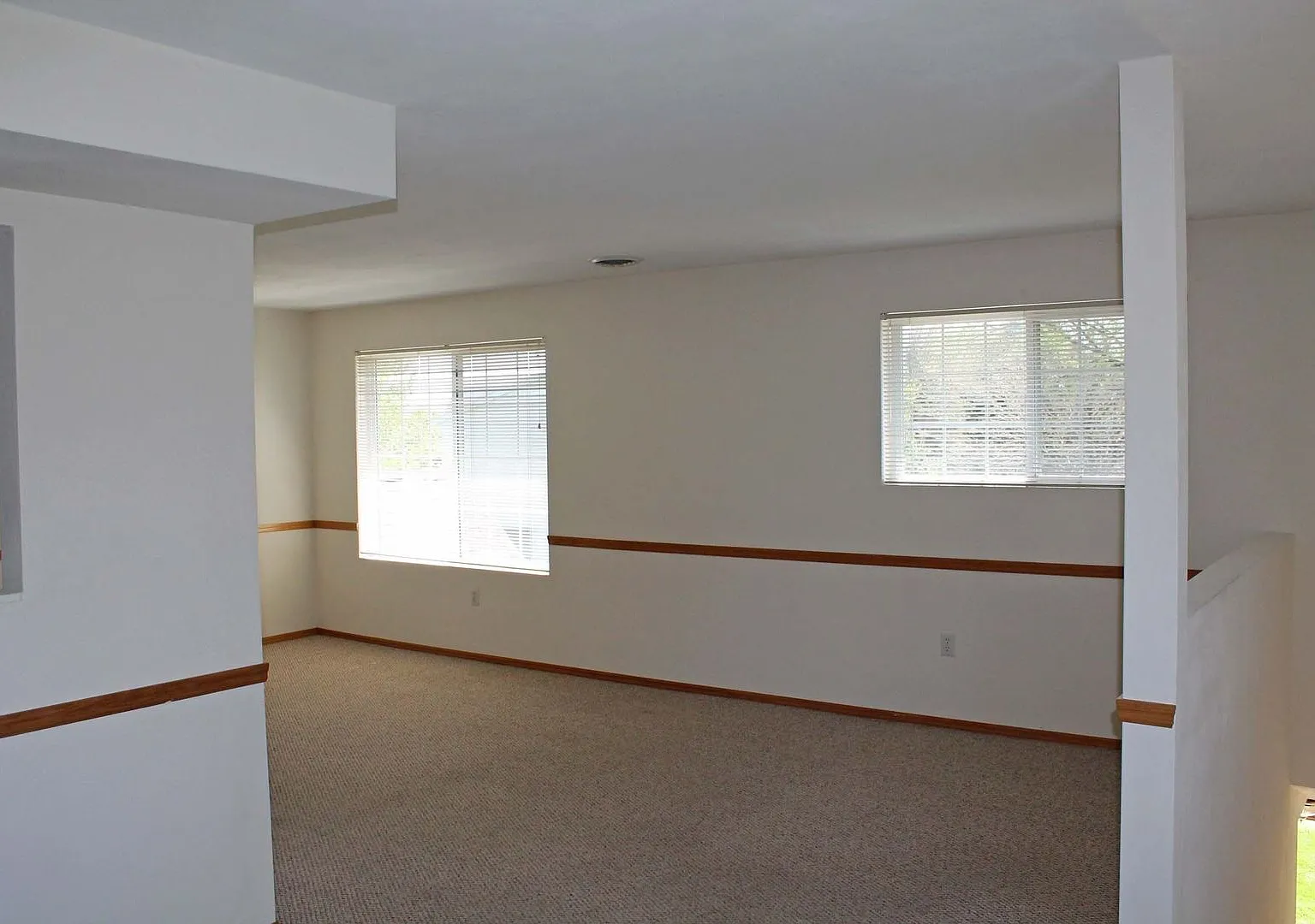 Charming Apartment with Private Entrance, Garage, In-Unit Laundry & Bonus Basement Space — Photo 4