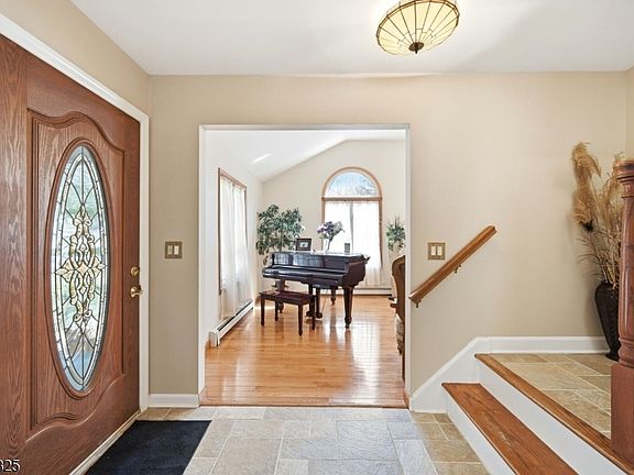 4th image of 18 Tice Rd