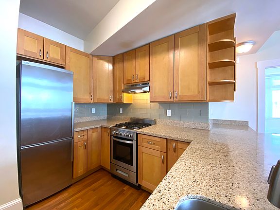 3rd image of 887 Bush St #507