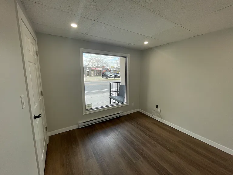 1491 Pillette Rd — Photo 10