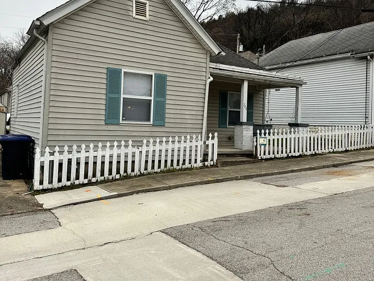 704 Chinn Ave — Photo 1