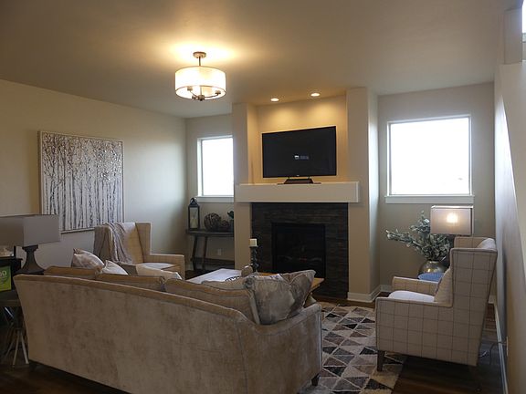 2nd image of 1348 NE Wilshire Dr