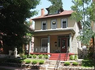 164 E Gates St photo 1