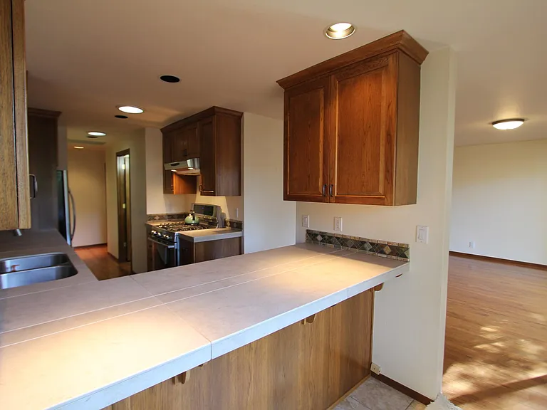 1775 SW Knoll Ave — Photo 2
