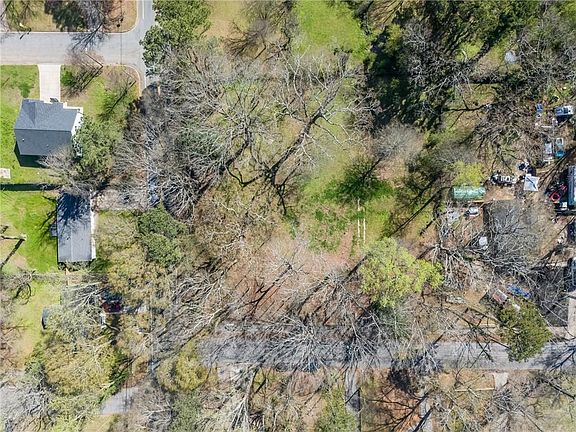 3rd image of 889 McWilliams Rd SE #1