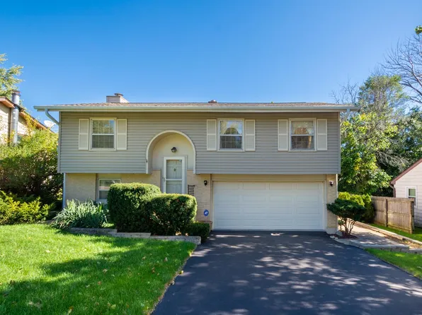 351 Oakwood Dr, Antioch, IL 60002