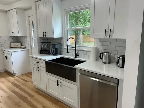 908 Bassett Rd, Westlake, OH 44145