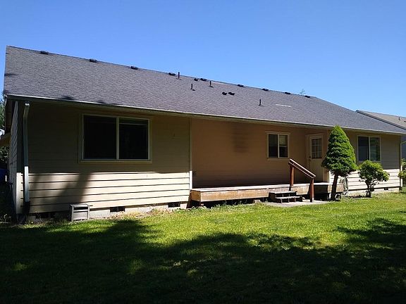 3rd image of 1051 Erin Ln W