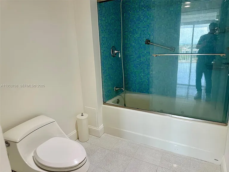881 Ocean Dr #10D — Photo 12