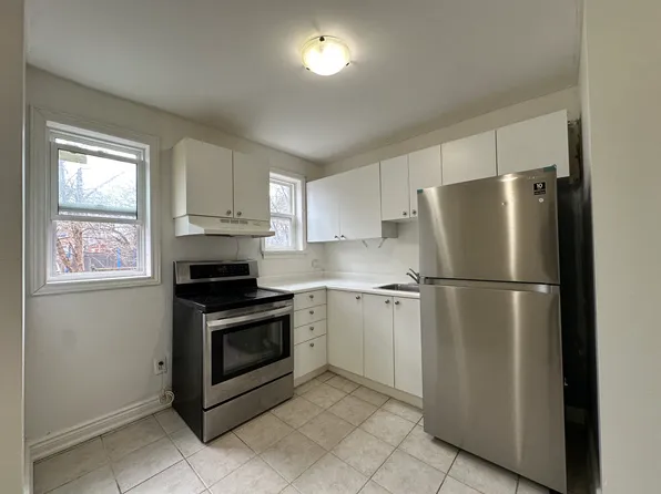 380 Phillip Murray Ave #2, Oshawa, ON L1J 1H3