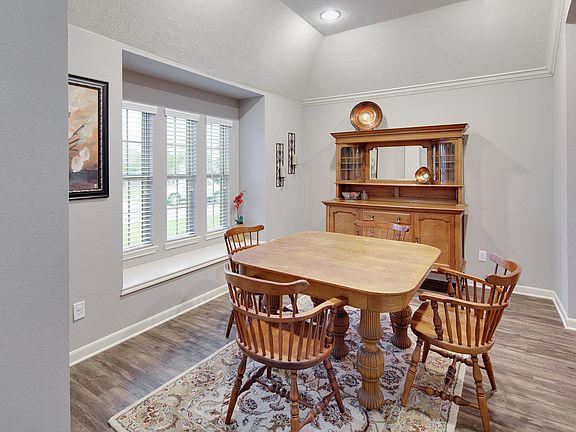 4th image of 1703 Parkland Dr