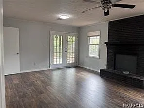570 Chatsworth Dr — Photo 2