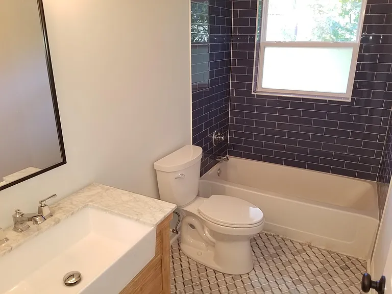 312 W Downing Ct — Photo 8