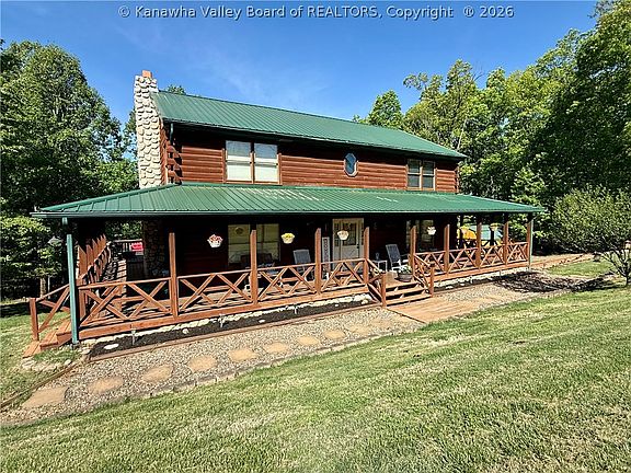2nd image of 157 Mountain Crest Ln