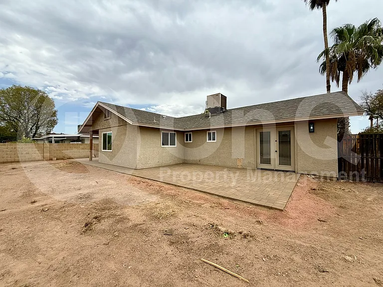 1266 W Mendoza Ave — Photo 18