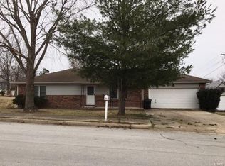 901 Greenbriar Dr, Rolla, MO 65401