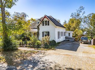 302 Kingston St, Lenoir City, TN 37771