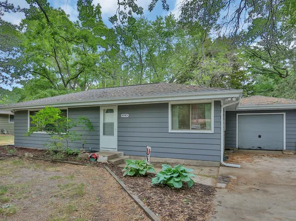 8045 Sunnyside Rd, Mounds View, MN 55112