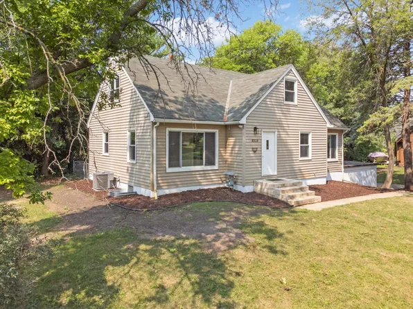 8508 Waters Edge Dr, Chanhassen, MN 55317