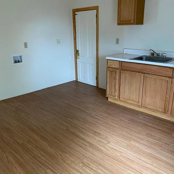 1207 Schuyler St — Photo 13