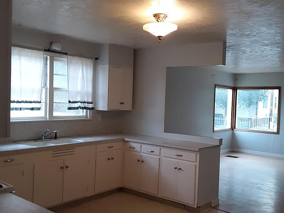 4th image of 708 McTee St