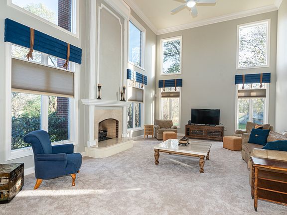 5th image of 2239 Stayton Ln